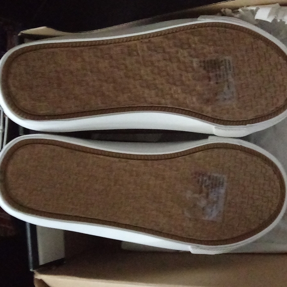 NWT Hilfiger flat - Picture 4 of 7